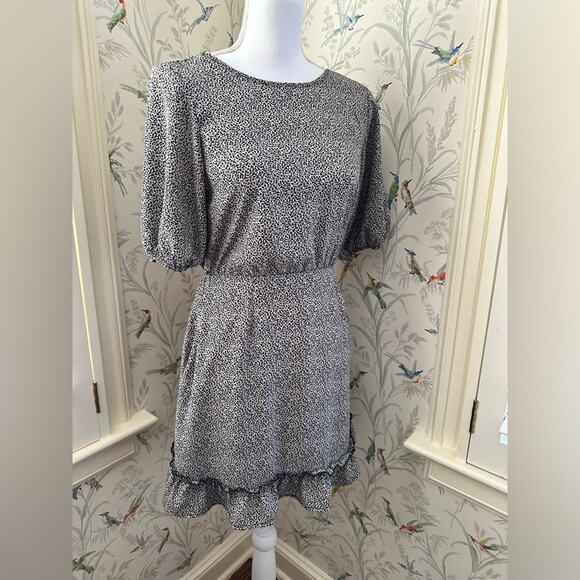 Sienna Sky short sleeves dress with ruffles and tie string on back size small - Picture 1 of 7